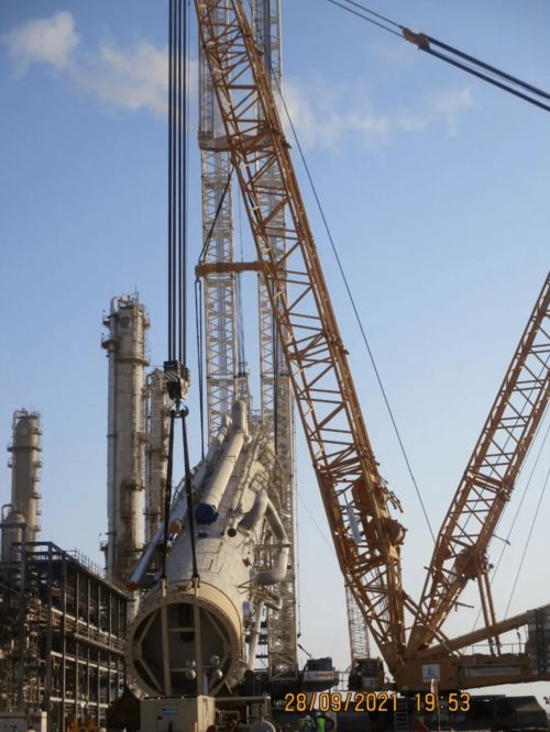 再創(chuàng)輝煌 石化起運(yùn)在沙特SABIC石化裝置內(nèi)續(xù)寫超大型設(shè)備吊裝新篇章