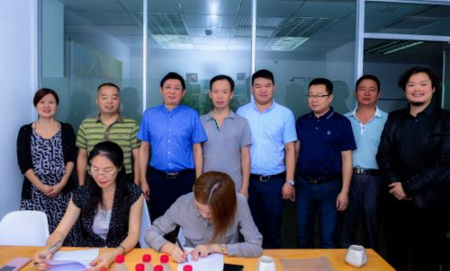 宜章縣人民政府與壹派公關(guān)攜手合作 簽訂招商引資協(xié)議共繪實業(yè)新藍圖